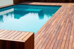 Hardwood,Ipe,Pool,Deck,On,Direct,Sun,Heat,,Summer,Swimming